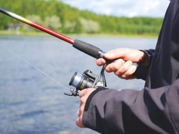 Hidroelectrica interzice camparea în zonele de protecție ale lacurilor de acumulare