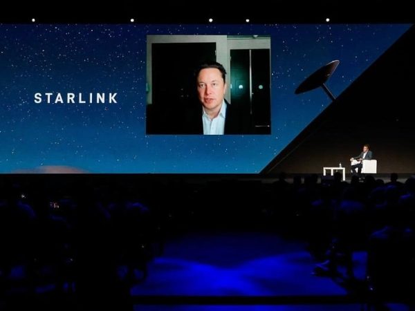 image-2021-07-8-24907221-41-elon-musk-tinand-prezentare-despre-starlink-1.jpg
