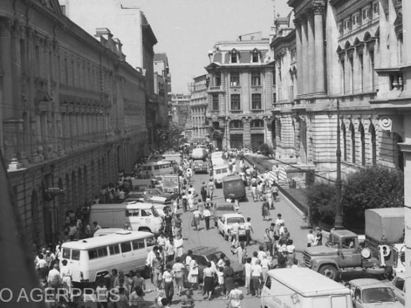 image-2024-02-25-26928528-41-centrul-vechi-bucurestiului-strada-lipscani-1986.jpeg