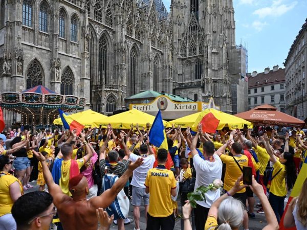 Impresionant: Marea invazie de tricolori în centrul Vienei înainte de meciul Austria-România