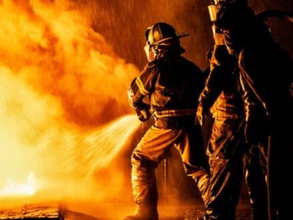 Incendiu și explozie la rafinăria Chevron din Los Angeles