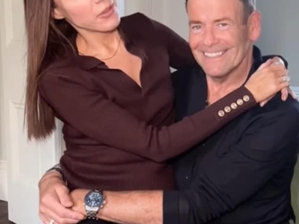 Influencerul Lorna Luxe anunță cu durere în suflet că soțul ei, John, a decedat la vârsta de 64 de ani, după o lungă luptă cu cancerul