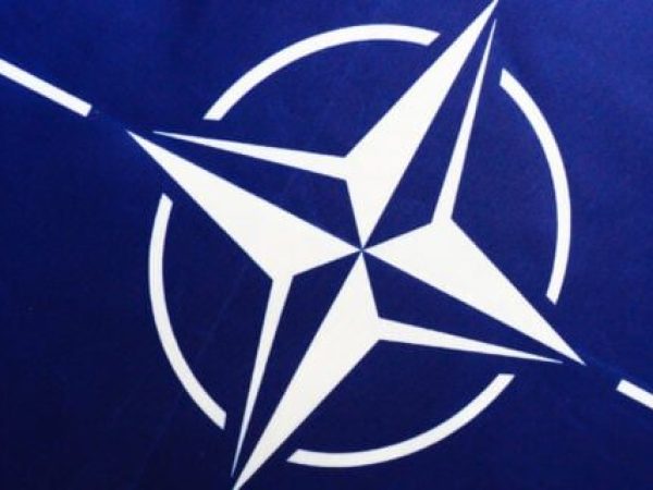 Mark Rutte îndeamnă statele membre NATO să-și accelereze producția de armament înainte de aniversarea a 70 de ani de la aderarea Germaniei la Alianță