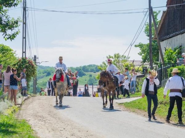 mesaje-de-rusalii-procesiune-foto-dreamstime.jpg