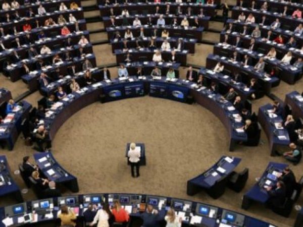 Moțiunea de cenzură împotriva Comisiei Europene respinsă de Parlamentul European