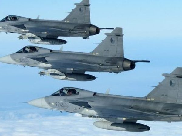 NATO mobilizează interceptoare în fața avioanelor de luptă rusești deasupra Mării Baltice