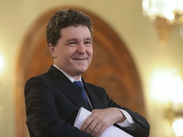 Nicușor Dan critică declarațiile belicoase din coaliție: Impactul asupra costurilor împrumuturilor