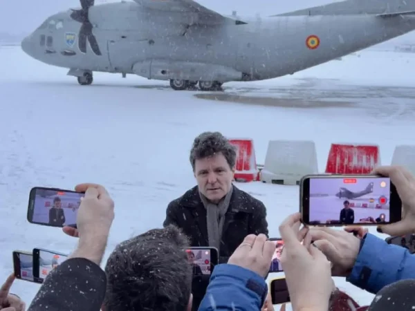 Olanda râde de România: De ce Nicușor Dan zboară cu un 'container zburător' în loc de un avion prezidențial
