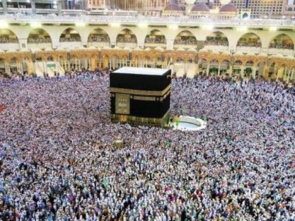 Peste un milion de credincioși musulmani se reunesc la Mecca pentru cel mai mare pelerinaj anual din lume