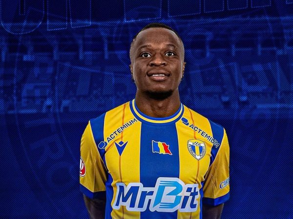 **Petrolul Ploiești face un transfer surpriză: Mijlocașul camerunez Danel Dongmo semnează cu echipa din SuperLiga**