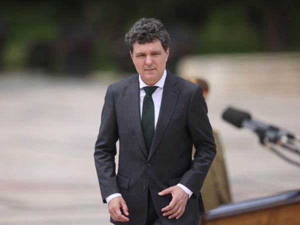 Președintele Nicușor Dan și Dreptul de a Sesiza CCR: O Schimbare Majoră în Practica Constituțională