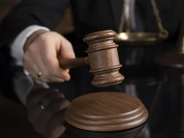 Primarul acuzat că a trimis imagini indecente unei minore: Decizia Tribunalului Giurgiu