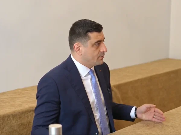 Protest AUR la Curtea de Argeș: George Simion critică dur autoritățile pentru criza apei potabile