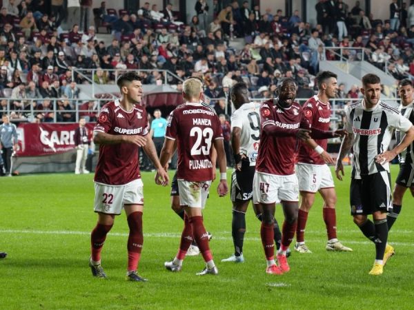 Rapid și Universitatea Cluj se întâlnesc într-un duel istoric în SuperLiga României