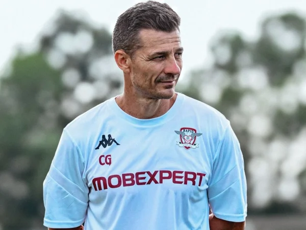 Rapid urcă pe locul doi în Superliga: Costel Gâlcă laudă performanța lui Moruțan