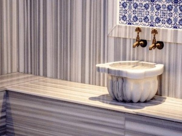 Ritualul baiei turcești: o călătorie senzorială și culturală