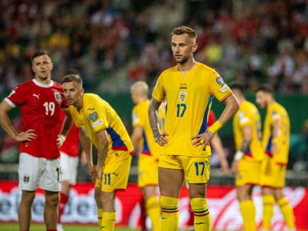 România suferă o înfrângere strânsă cu 2-1 în fața Austriei, în ciuda atmosferei create de 20.000 de suporteri români la Viena