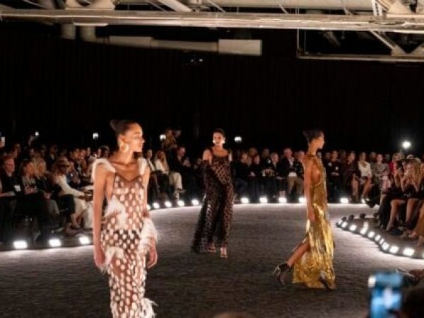 Schiaparelli SS26: Daniel Roseberry redefinește eleganța sobră și suprarealismul contemporan