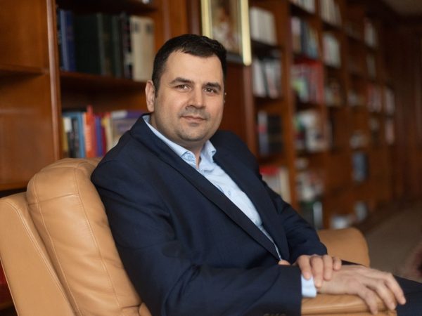 Sprijin pentru Microîntreprinderi cu Fonduri Europene Nerambursabile: Liciniu Lupu și Fabrica de Consultanță, Partenerul Tău de Încredere