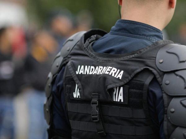 Suporterii de la meciul Petrolul-Dinamo prinși cu materiale pirotehnice și droguri: Ce s-a întâmplat pe stadionul din Ploiești