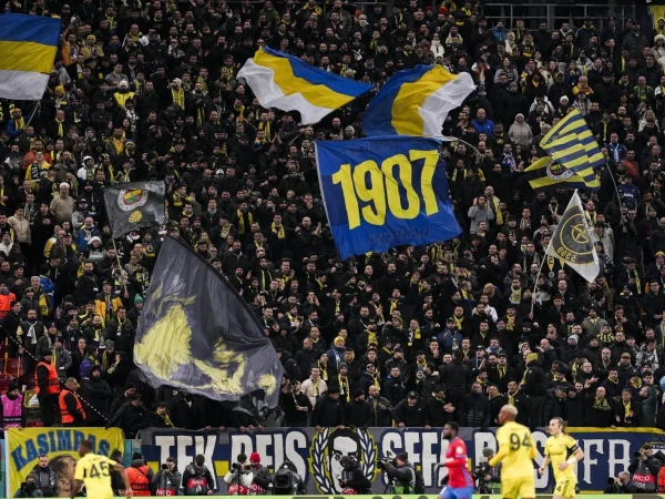 Suporterii lui Fenerbahce, surprinși cu substanțe interzise la meciul cu FCSB