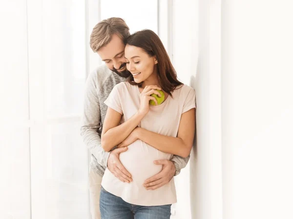 Testarea Genetică a Embrionilor: Beneficiile și Riscurile pentru Cuplurile în FIV