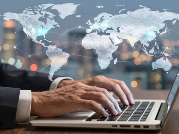 Diplomație digitală, rețele globale, ambasadori moderni.