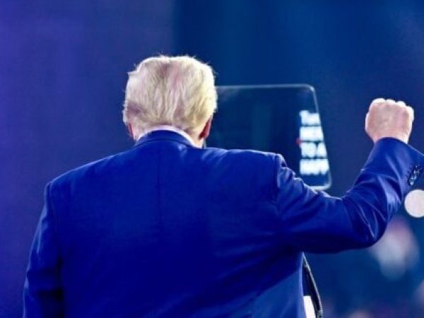 Trump renunță la cerințele legale pentru a stimula producția de minerale critice