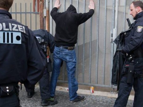 Un atac cu cuțitul în orașul Bielefeld: Cetățean sirian reținut în Germania, patru persoane grav rănite