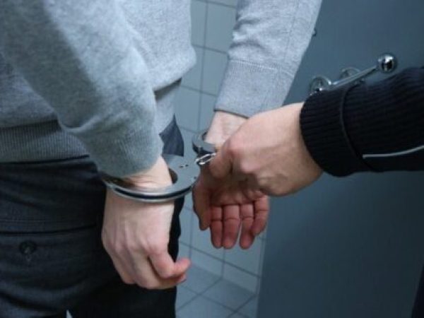 Un bărbat urmărit internațional pentru tentativă de omor a unui polițist italian, capturat de polițiștii din Olt