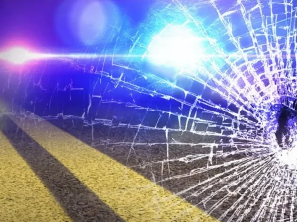 Un grav accident rutier în județul Timiș: un bărbat și o femeie răniți după impactul cu un stâlp