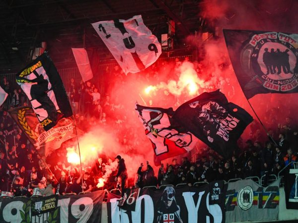 Universitatea Cluj, amendată pentru incidentele cauzate de suporterii săi la meciul cu Dinamo