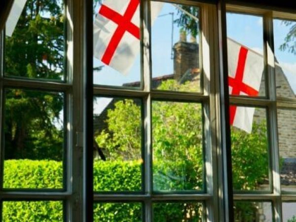 Valul de patriotism din Anglia ridică semne de întrebare în străzile britanice