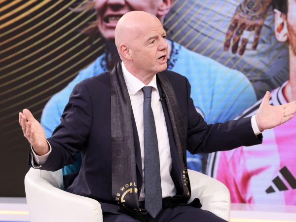 Ventrilocul lui Putin și șeful FIFA, Gianni Infantino, în lumina reflectoarelor