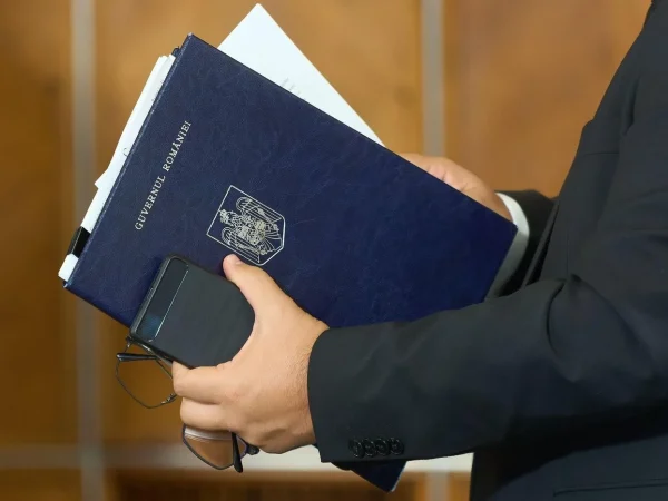 Vicepremierul Oana Gheorghiu numește trei noi consilieri onorifici: Detalii și decizii publicate în Monitorul Oficial