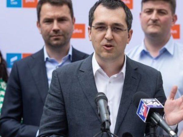 Vlad Voiculescu acuză PSD de terorism politic în blocarea alegerilor din București