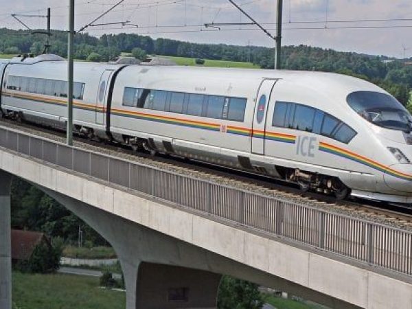Zeci de pasageri germani au avut nevoie de îngrijiri medicale după ce au fost blocați într-un tren defect în condiții de caniculă